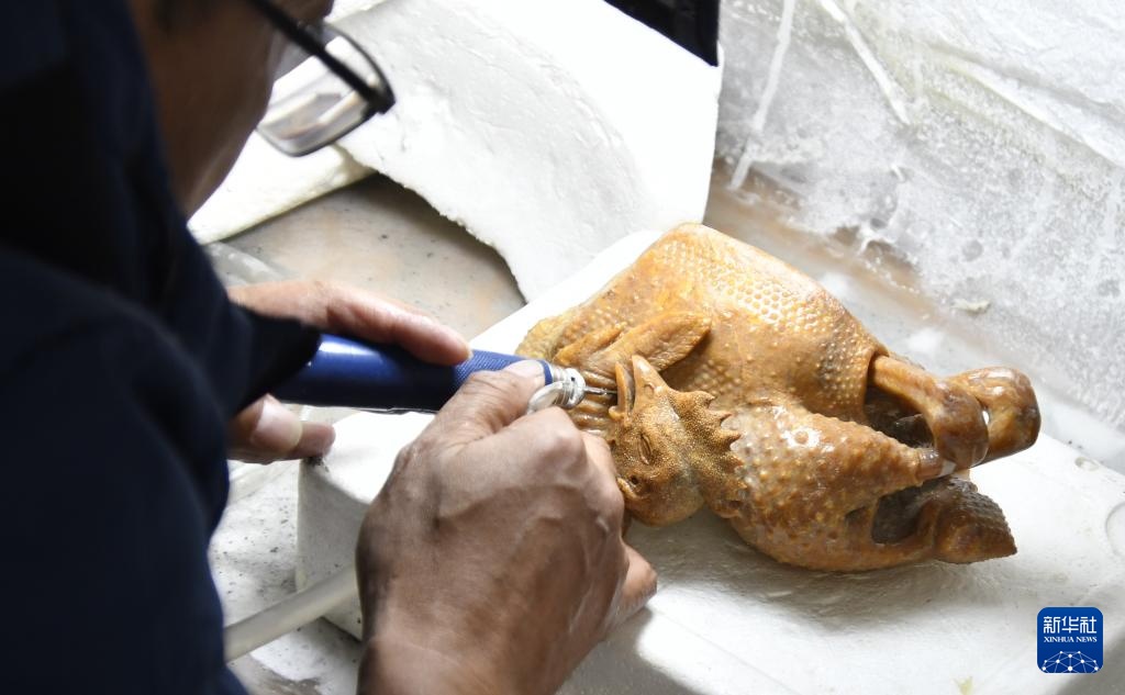 刻刀传古韵 玉雕焕新生