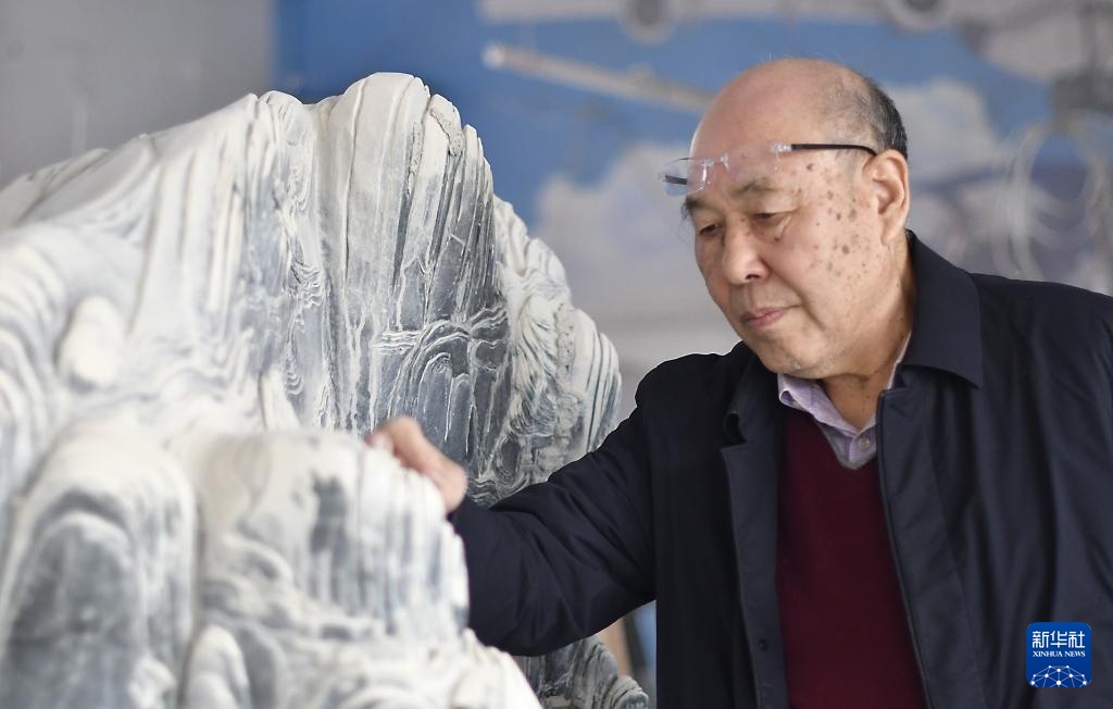 刻刀传古韵 玉雕焕新生