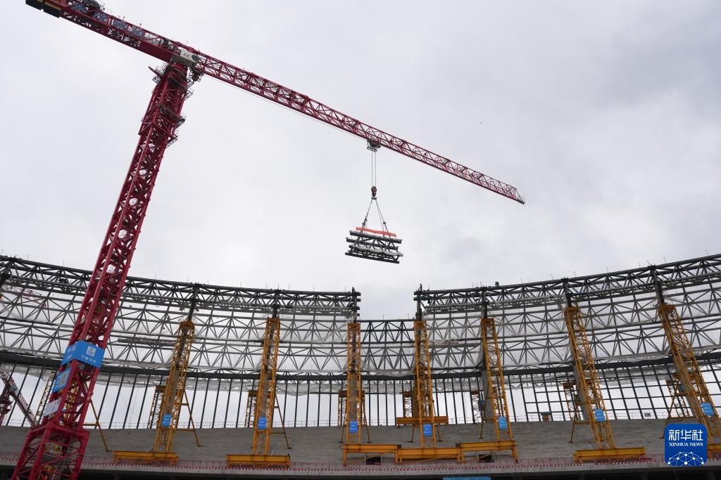 浙江杭州：余杭国际体育中心项目钢结构屋盖桁架合龙