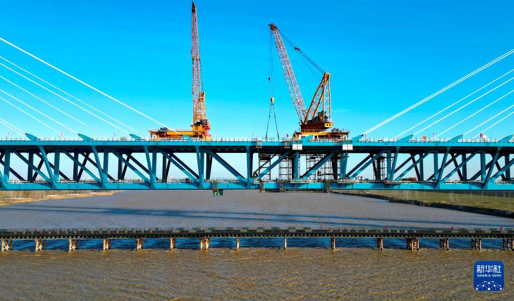山东东营：津潍高铁东营黄河公铁大桥合龙
