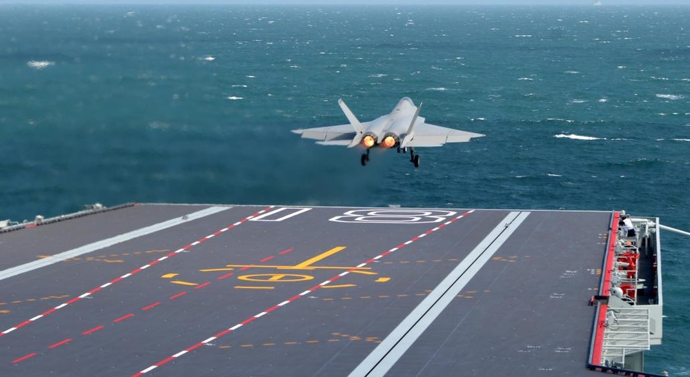 飞向云霄 迈向深蓝！2025年中国武器装备的“硬核”时刻