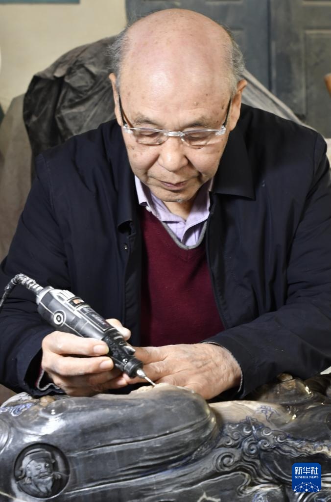 刻刀传古韵 玉雕焕新生