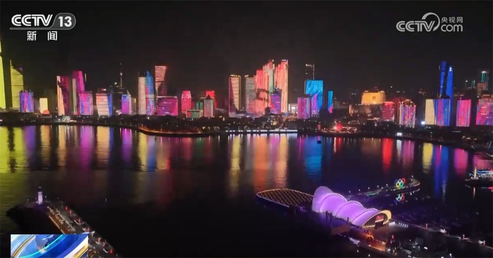 全国多地张灯结彩、灯光璀璨“欢声笑语”迎新年 跨年消费活力满满