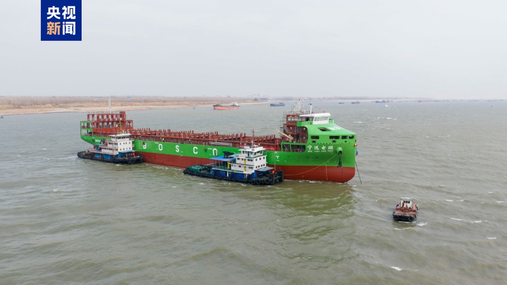 具备开阔水域自主航行能力 万吨级纯电动智能海船成功下水