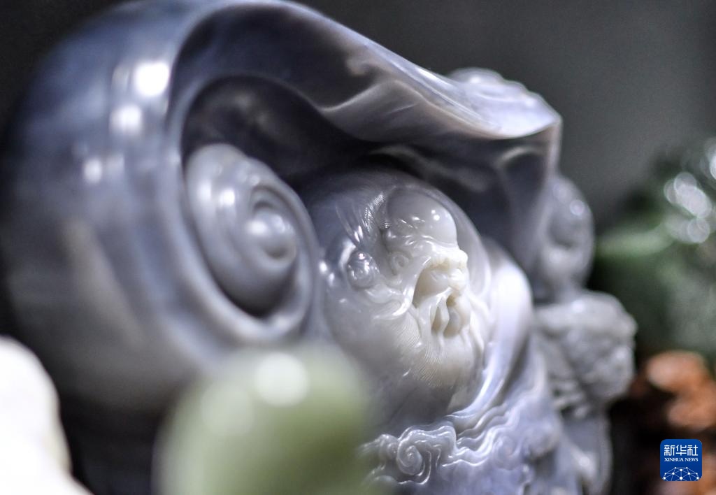 刻刀传古韵 玉雕焕新生