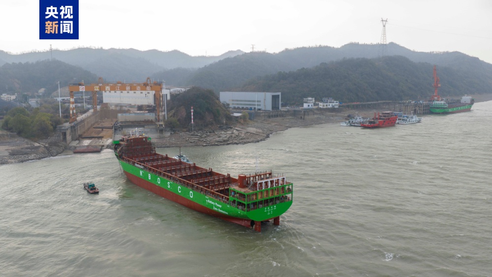 具备开阔水域自主航行能力 万吨级纯电动智能海船成功下水