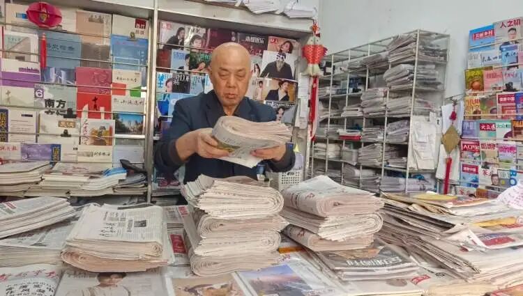 全网关注！上海最后一家有新进展，爷叔含泪不舍，有粉丝送上“神秘大礼”