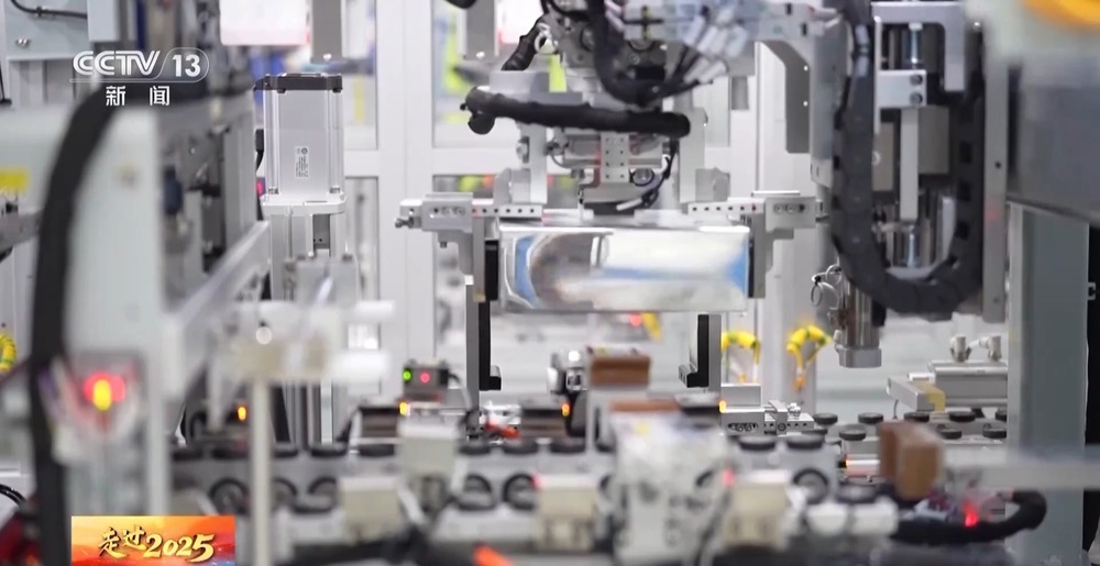 采煤工人“黑领”变“白领” 大模型赋能产业迭代升级