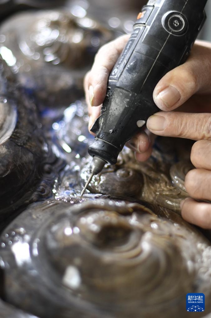 刻刀传古韵 玉雕焕新生