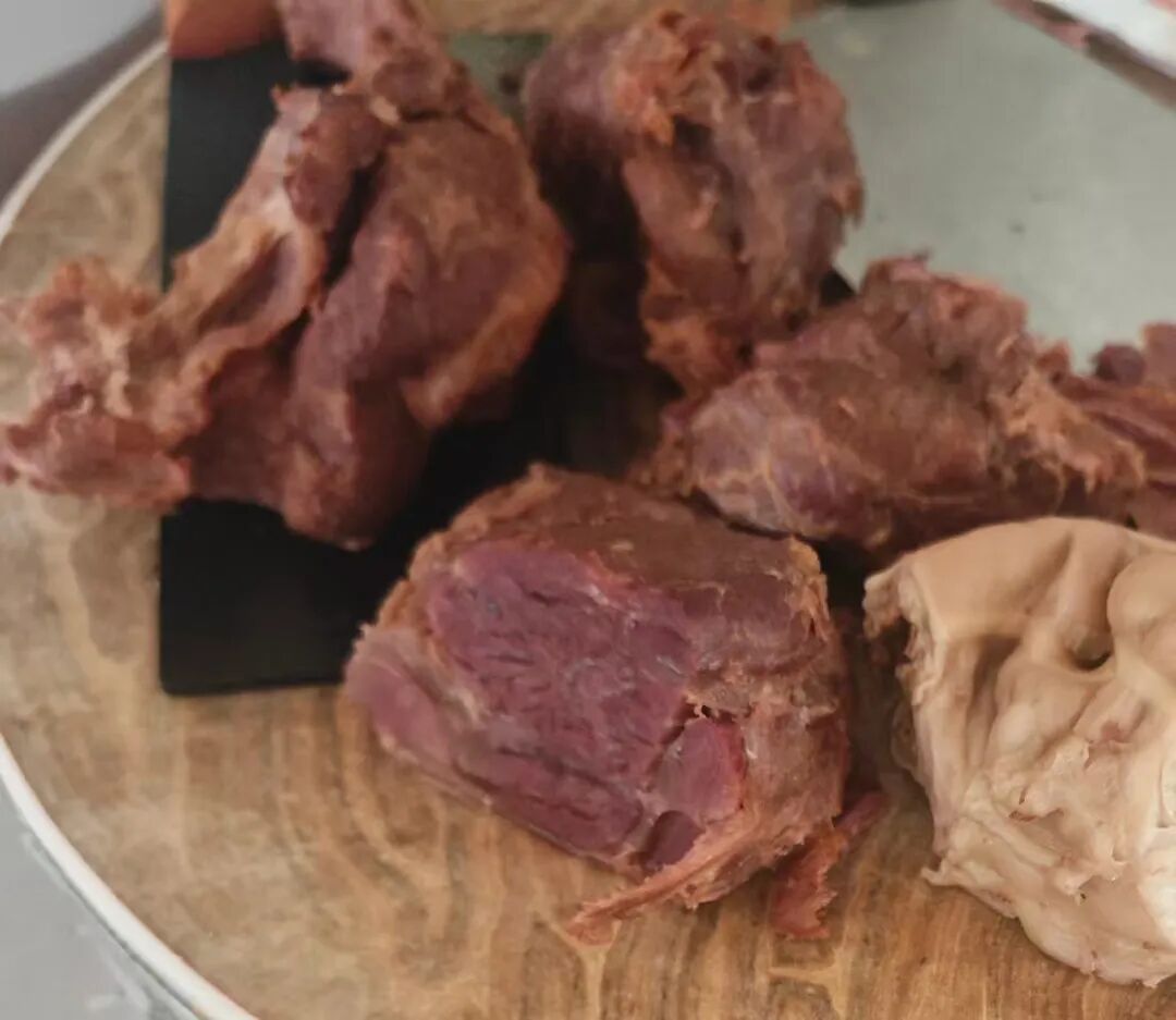 记者调查：你买的驴肉火烧，用的可能是“马肉”！