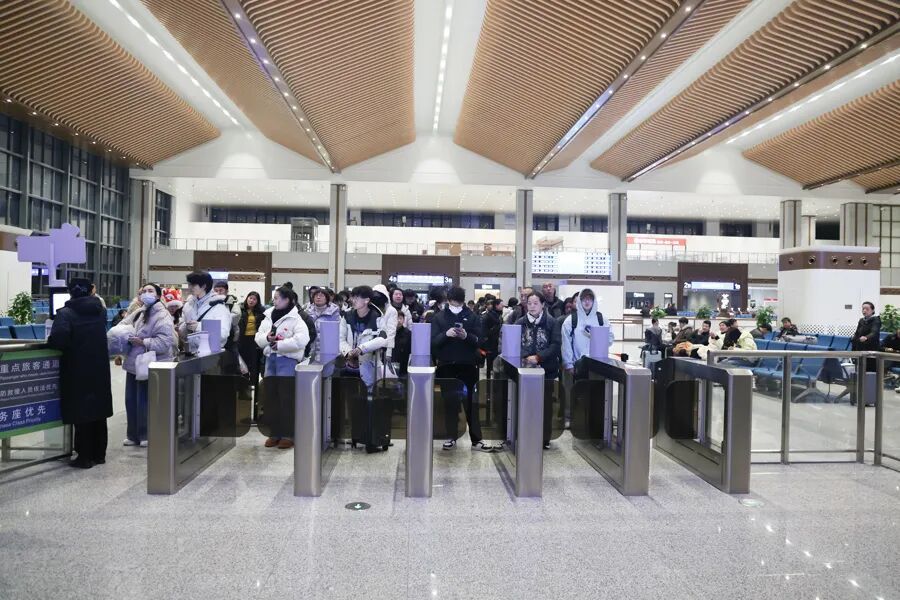 上海“首场雪”终于来了，气温降至冰点，“热闹”模式开启，最高峰就在今天