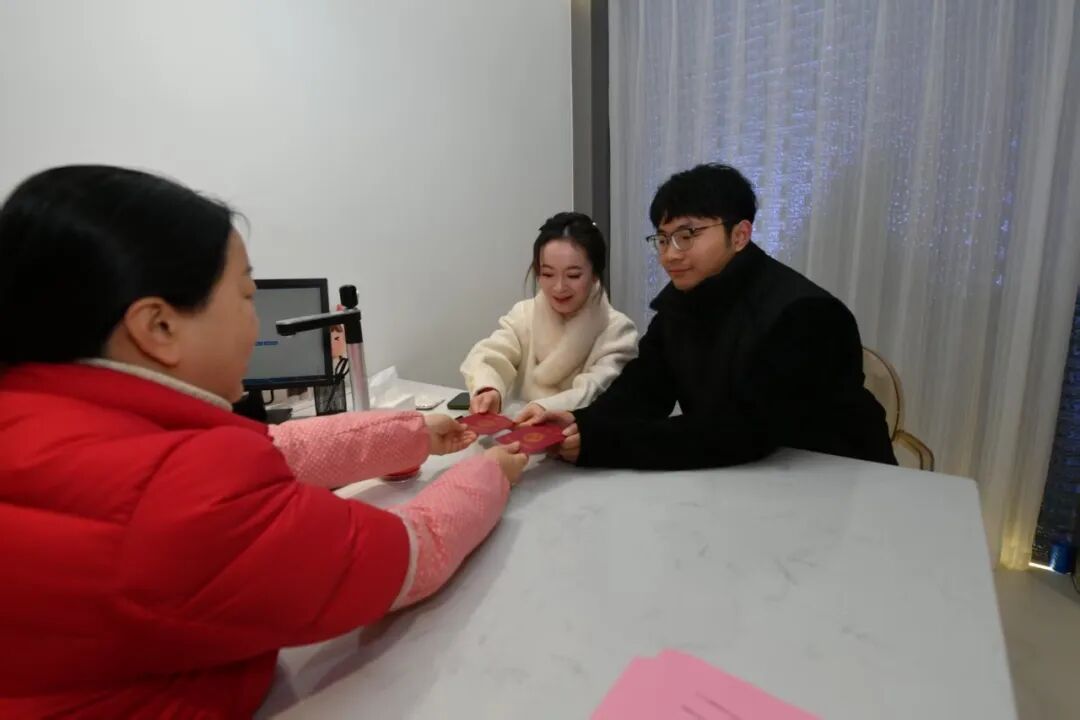 恭喜！今天我们结婚了！