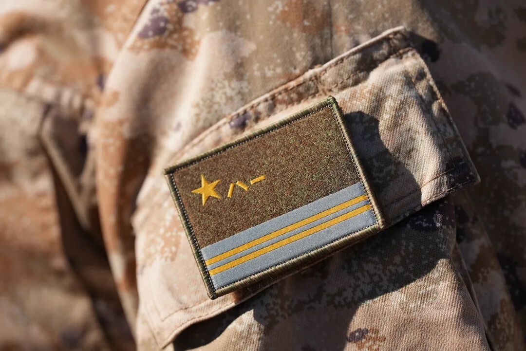 我军四大战略兵种军旗臂章,正式启用! 我军四大战略兵种军旗臂章,正式启用!