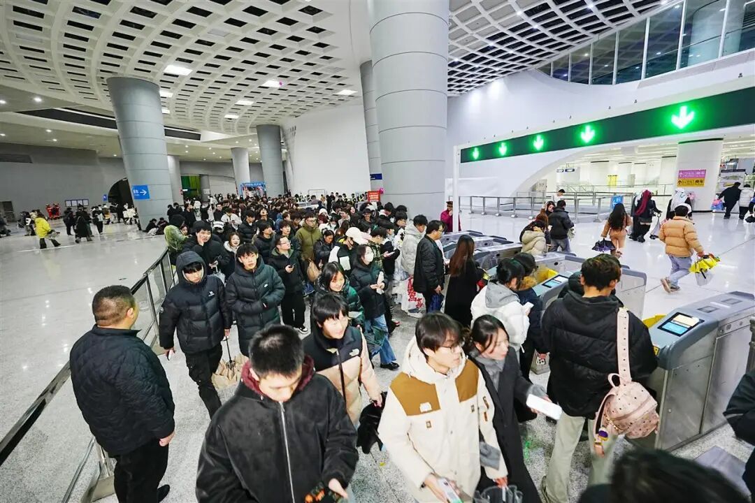 武汉地铁客流首次突破600万,33座车站创新高 武汉地铁客流首次突破600万,33座车站创新高