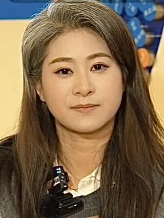 被丈夫与闺蜜双重背叛，一夜白头的女子胜诉，第三者返还4万余元，其丈夫已获刑6个月