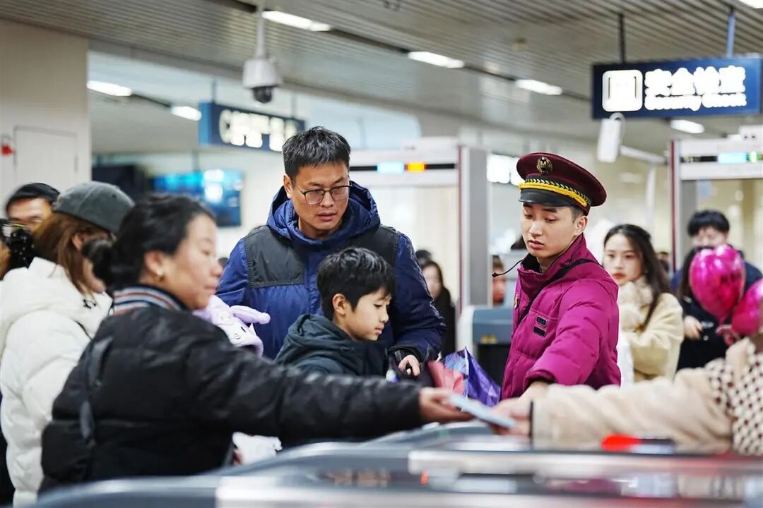 武汉地铁客流首次突破600万,33座车站创新高 武汉地铁客流首次突破600万,33座车站创新高