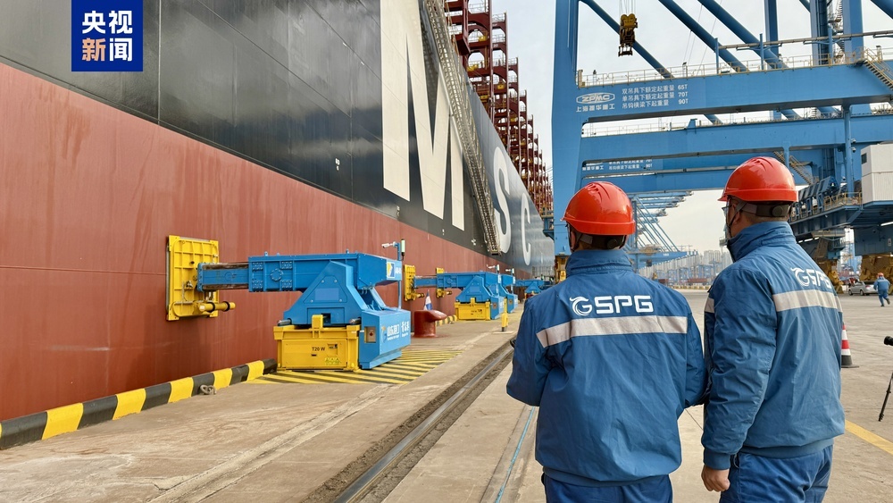 全国首套真空式自动系泊系统在青岛港投用