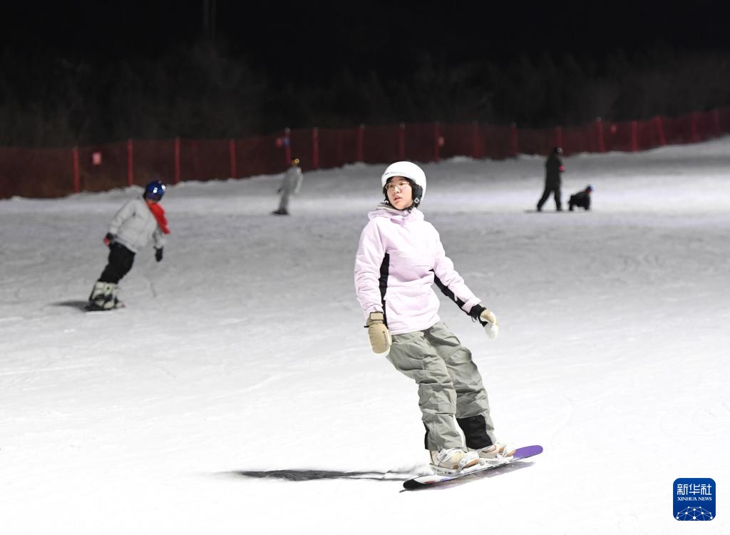 北京平谷：欢乐冰雪迎新年