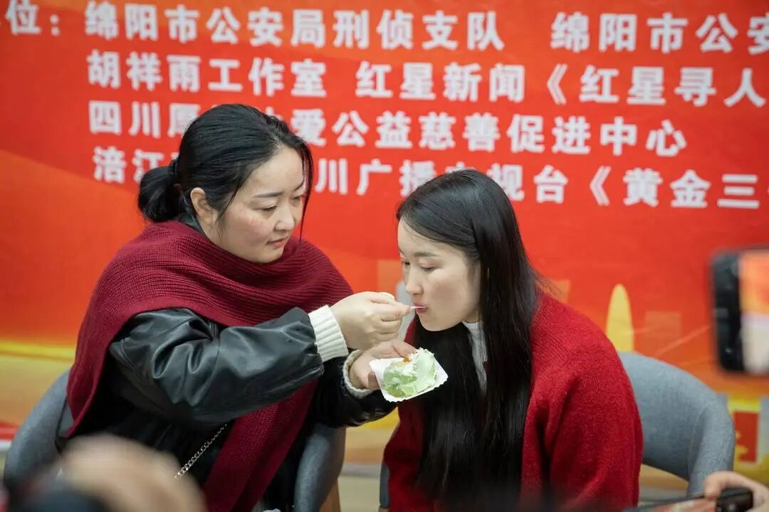 最长失散36年，三个家庭在2025年最后一天终团圆