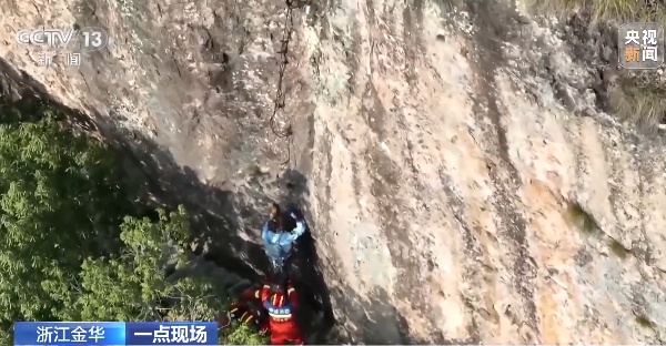 男子在悬崖速降，距地面约5米时发现绳索用尽…