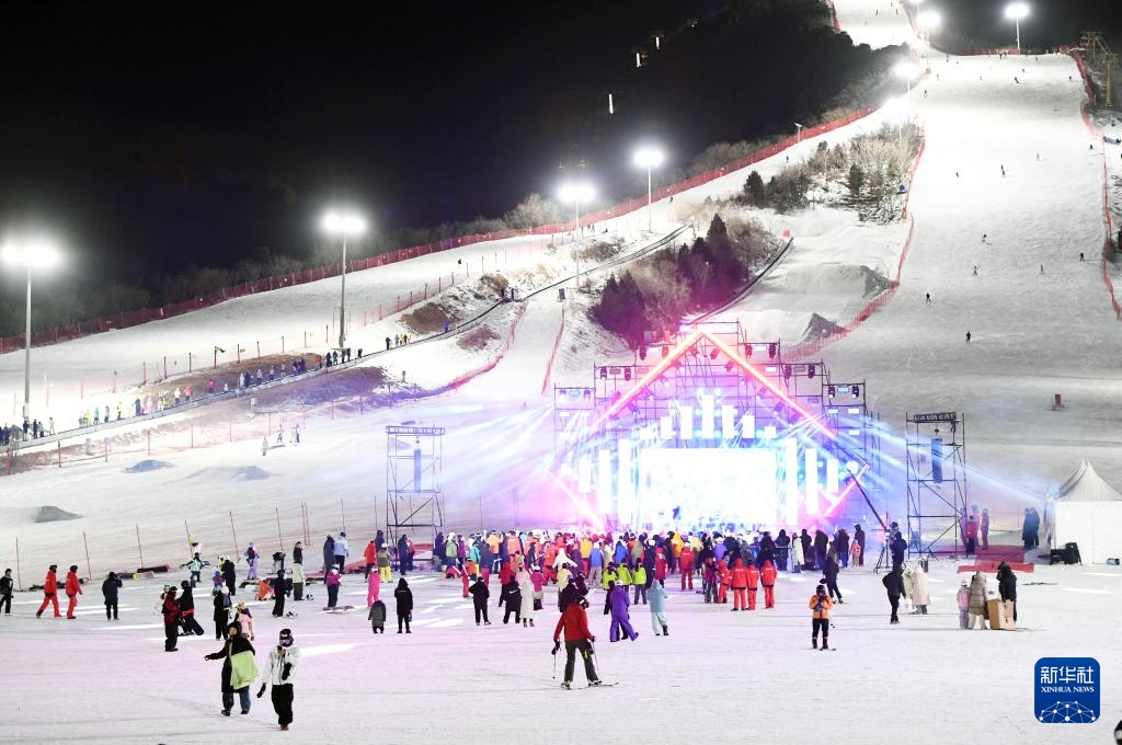 北京平谷：欢乐冰雪迎新年