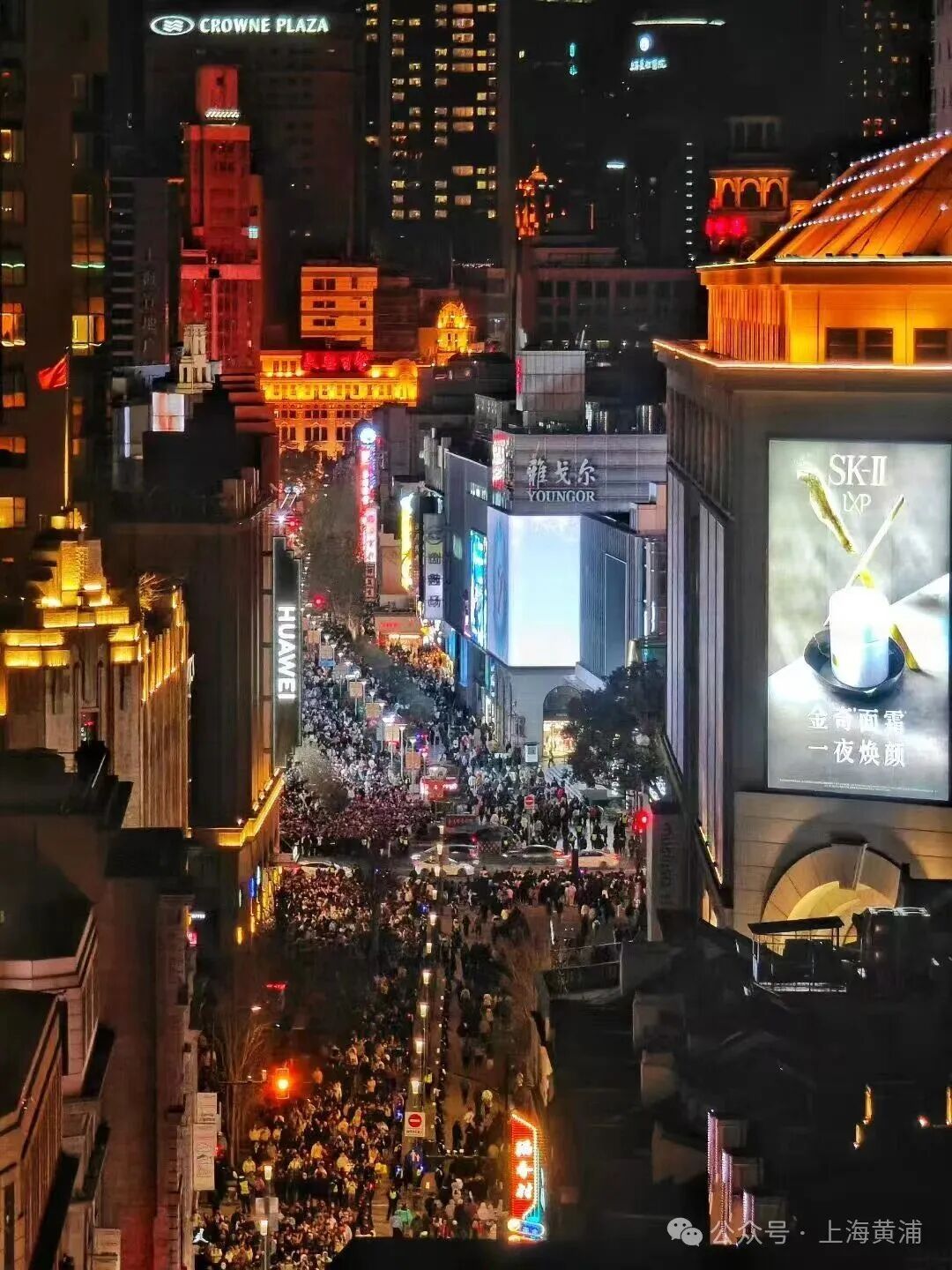 “站在外滩这一刻，才懂为什么大家都爱来这跨年！”网友感叹：太美了……