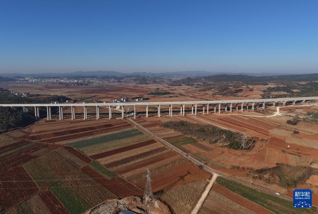 云南宣富高速公路建成通车