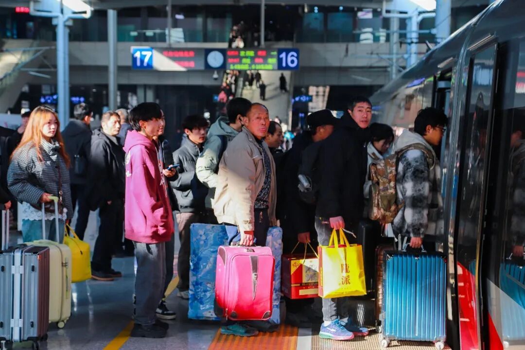 兰州铁路局精准调配运力迎元旦客流高峰！预计发送旅客超110万人次
