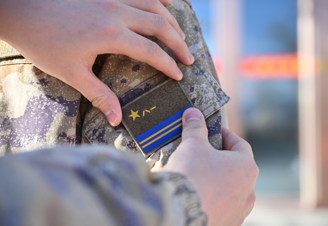 我军四大战略兵种军旗臂章,正式启用! 我军四大战略兵种军旗臂章,正式启用!