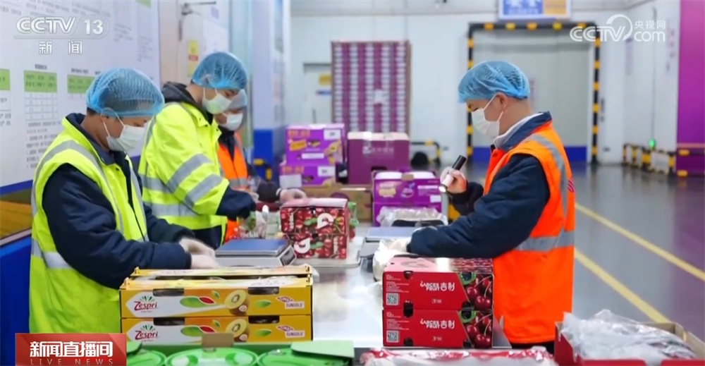 新品种新技术丰富节日消费市场 百姓“菜篮子”“果盘子”量足价稳鲜味足