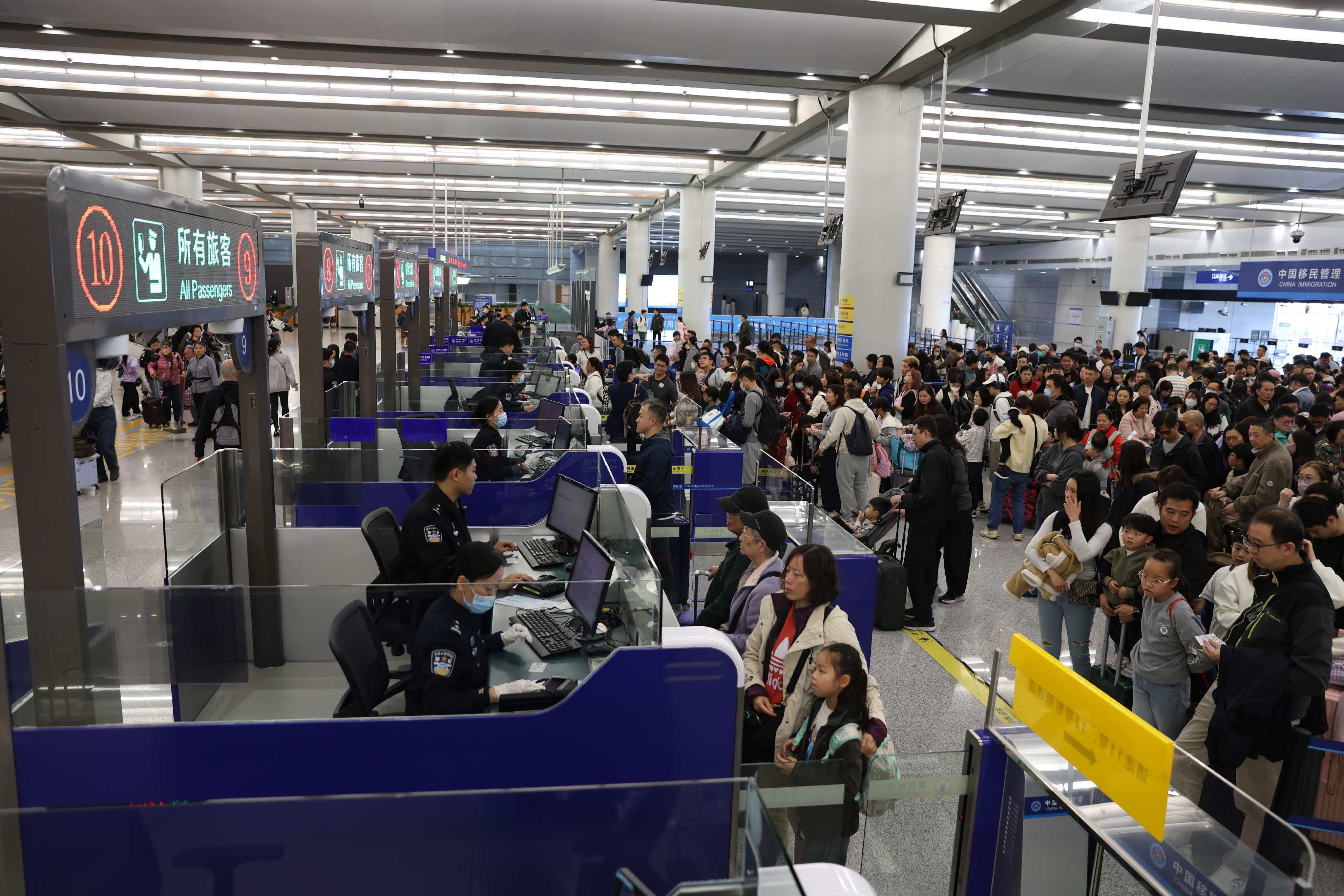 2025年，港珠澳大桥客流车流双破纪录