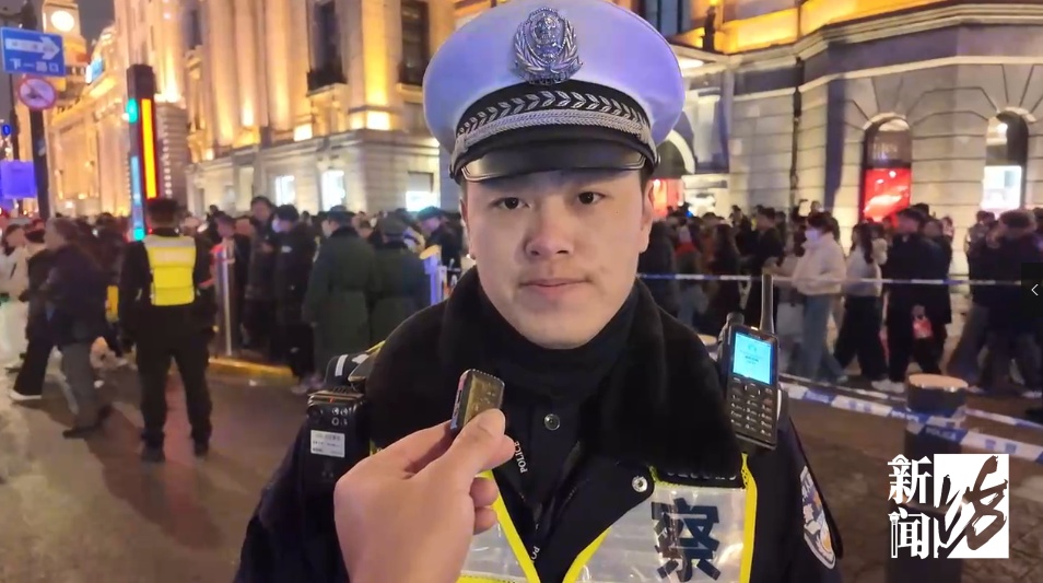 “站在外滩这一刻，才懂为什么大家都爱来这跨年！”网友感叹：太美了……