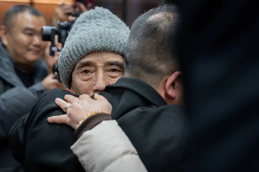 最长失散36年，三个家庭在2025年最后一天终团圆