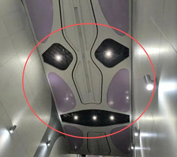 地铁站顶灯形状像人脸引不适！网友：很诡异…回应来了