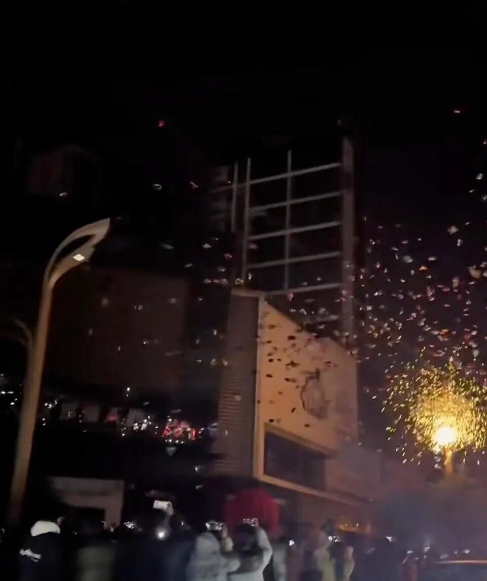 跨年夜气球突然爆炸，整条街瞬间停电！当地回应