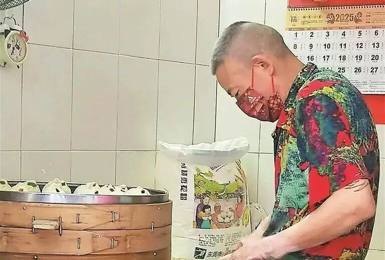 “深圳机场这行字，治好了我的‘新年焦虑’”