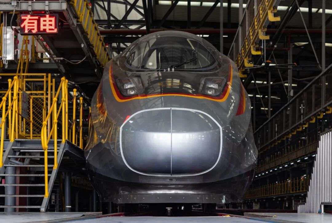 “陆地航母”新年启程！