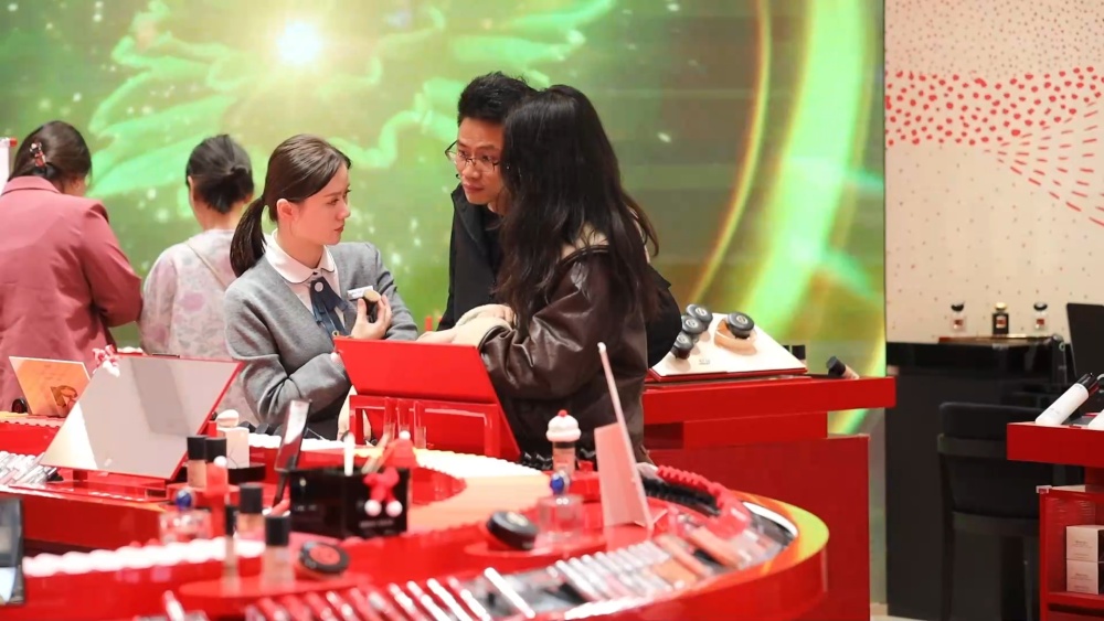 封关运作后首个元旦假期，海口免税消费从“游客型”向“生活圈”延伸