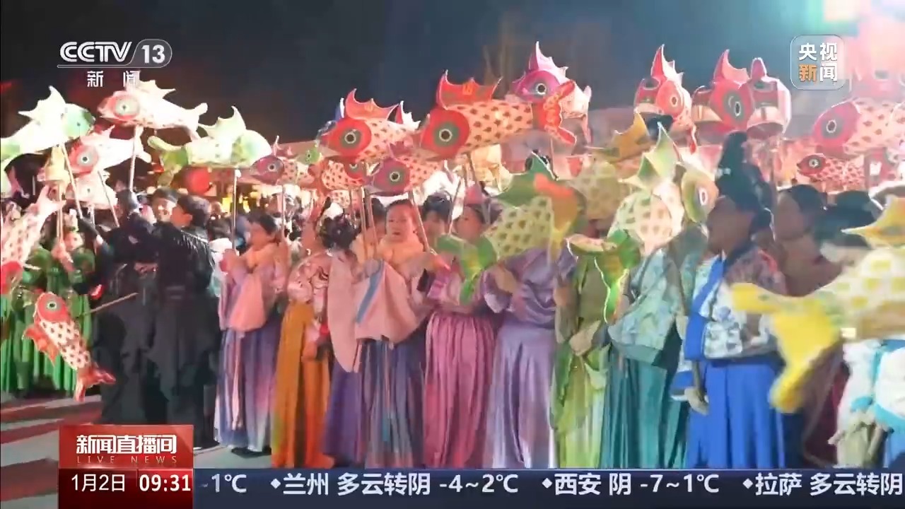 鱼灯巡游、非遗市集 民俗沉浸游打造消费新体验