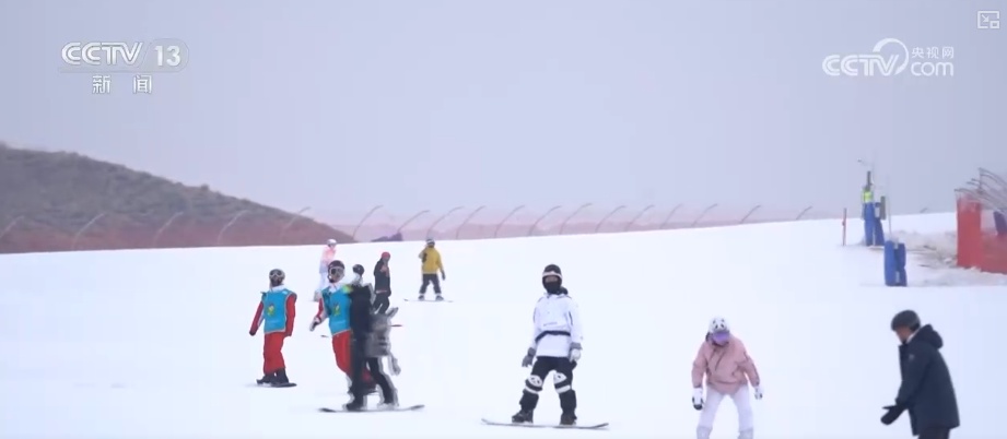 “冰雪+潮流玩法”助力“冷资源”热力全开 大众冰雪季燃动冬日文旅热力