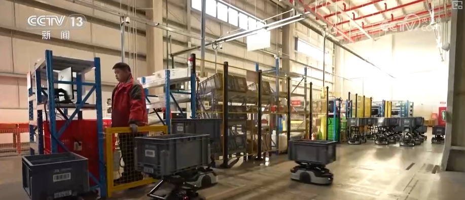 机器人“跑”起来助推物流“加速跑” 数万快递开启新年之旅抵达千家万户