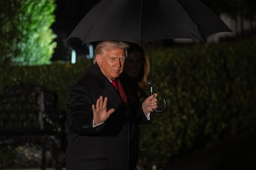 特朗普回应健康质疑：手背瘀青只因服用阿司匹林，打瞌睡是在“放松”