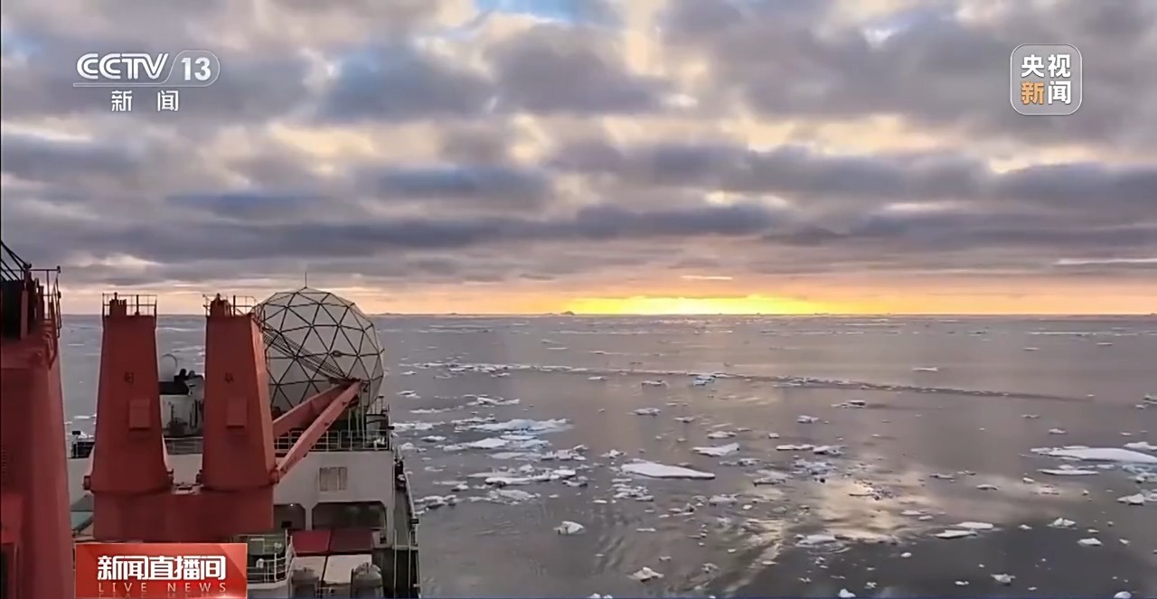 穿越乱冰区 “雪龙”号航行两周顺利抵达秦岭站