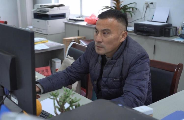 村民家中意外起火，村干部教科书式“5个步骤”三分钟扑灭火