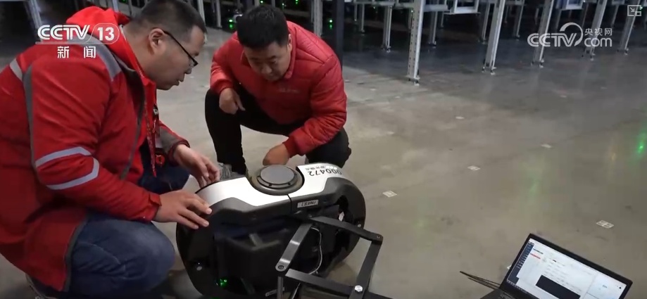 机器人“跑”起来助推物流“加速跑” 数万快递开启新年之旅抵达千家万户