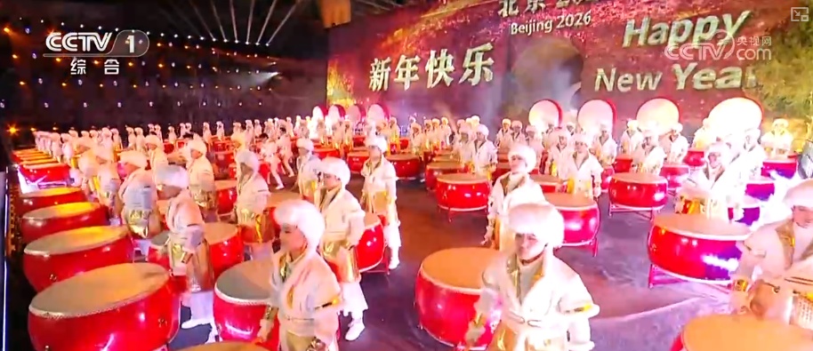 “沉浸式体验+多元场景”释放假日多彩活力 游客在文化与烟火气中欢度佳节