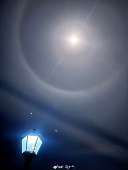 高清!2026第一天北京出现月晕景观 高清!2026第一天北京出现月晕景观