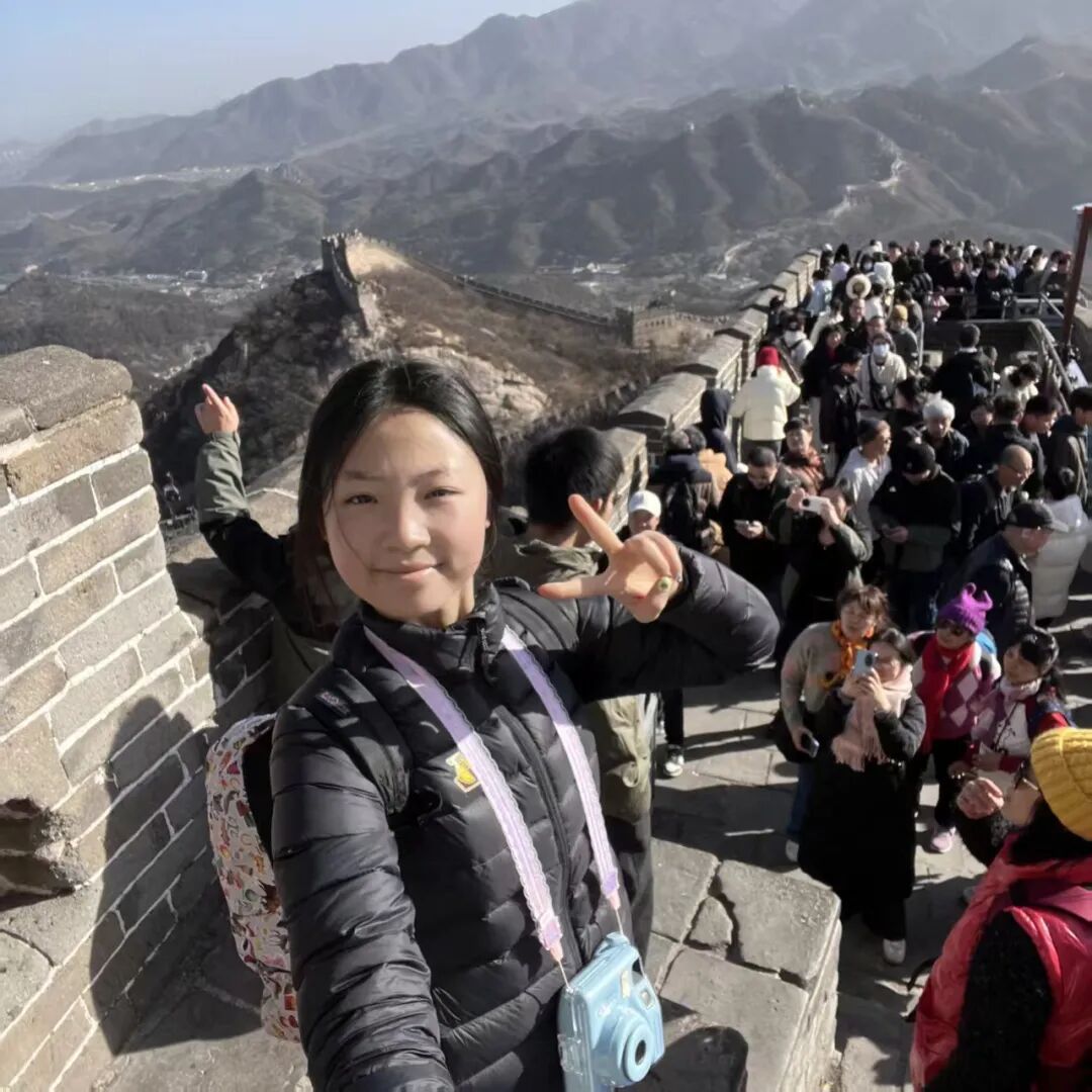 在八达岭长城哽咽诵诗的女孩找到了！