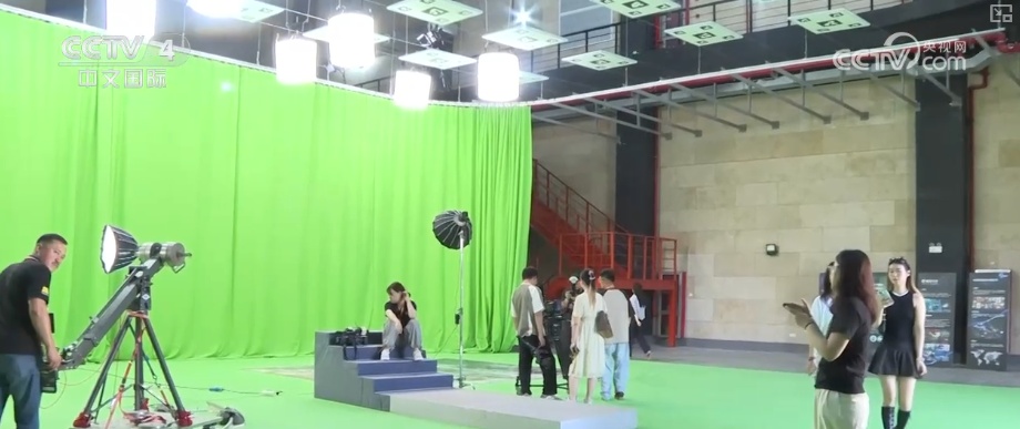 科技革新推动观影体验“沉浸”升级 “电影+科技”为电影产业发展注入创新引擎