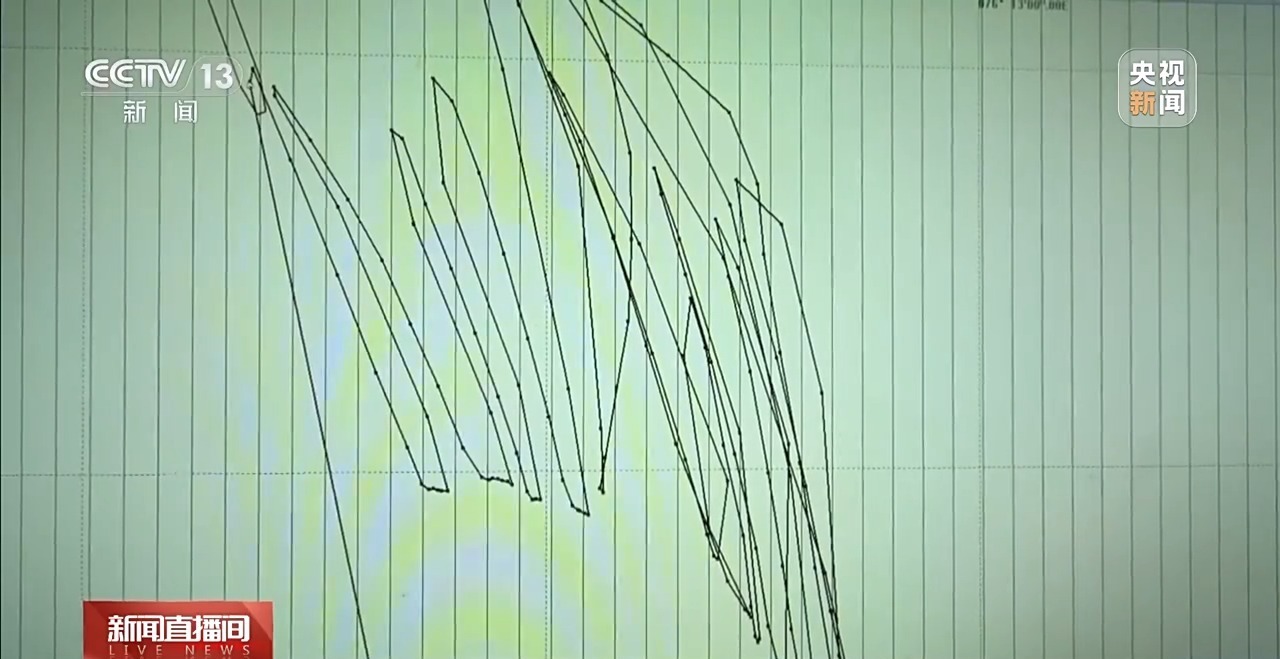 穿越乱冰区 “雪龙”号航行两周顺利抵达秦岭站